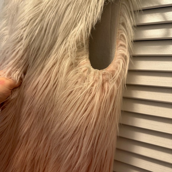 Faux Fur Vest in Ombre Pink and White. - Picture 6 of 6